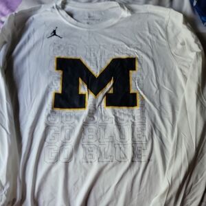 U Of M White Long Sleeve Shirt with Black 'M' Logo NIKE